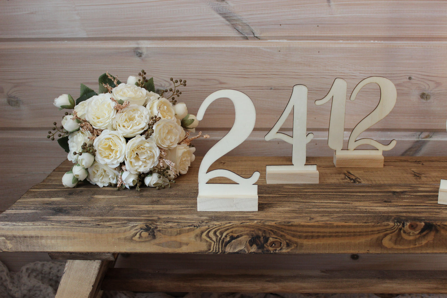 Koivuvaneriset pöytänumerot