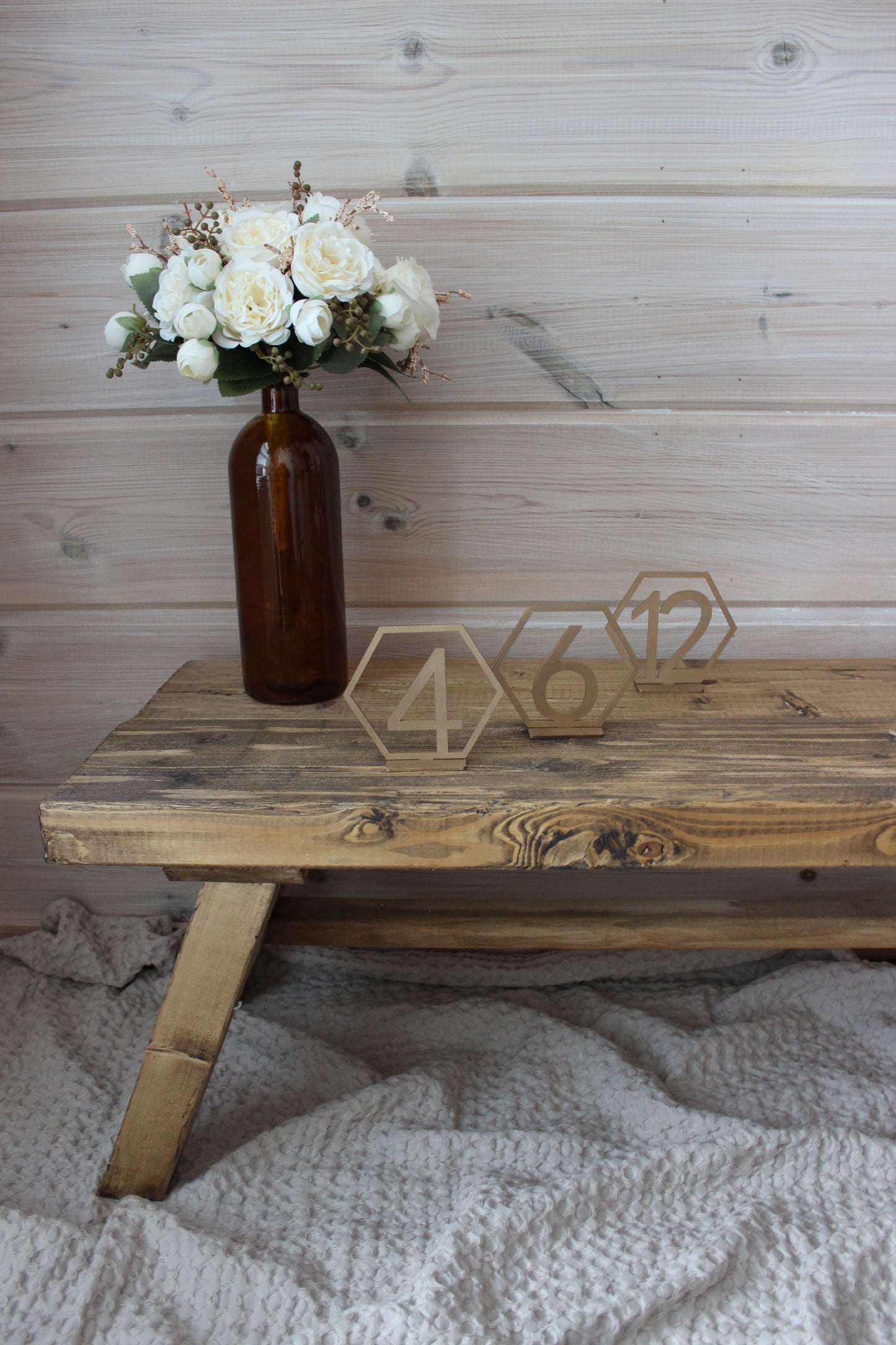 Kultaiset pöytänumerot